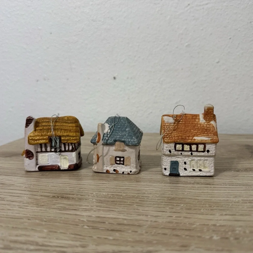 Christmas‎ Village House Lot Of 3 Mini Plastic Houses Ornaments Vintage Homes